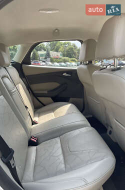 Хэтчбек Ford Focus 2012 в 