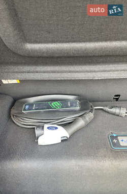 Хэтчбек Ford Focus 2012 в 