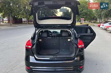 Хэтчбек Ford Focus 2015 в 