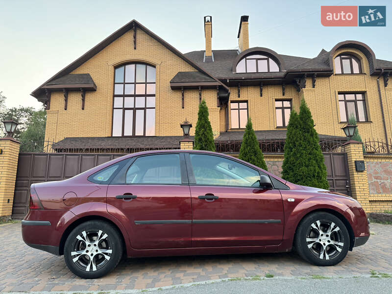 Седан Ford Focus 2005 в 