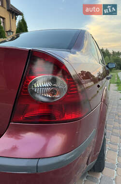 Седан Ford Focus 2005 в 