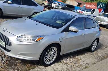 Хэтчбек Ford Focus 2013 в 