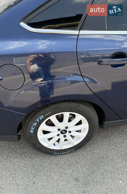 Седан Ford Focus 2012 в 