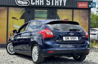 Хэтчбек Ford Focus 2011 в 