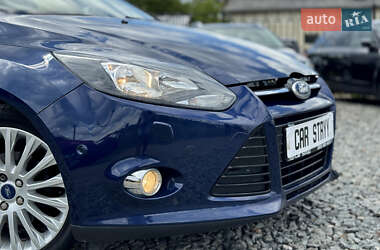 Хэтчбек Ford Focus 2011 в 