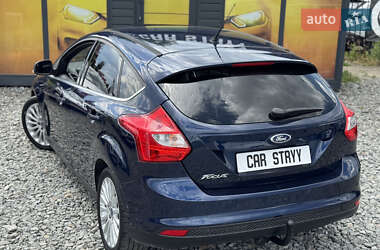 Хэтчбек Ford Focus 2011 в 