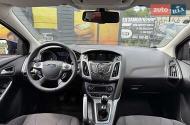 Хэтчбек Ford Focus 2011 в 