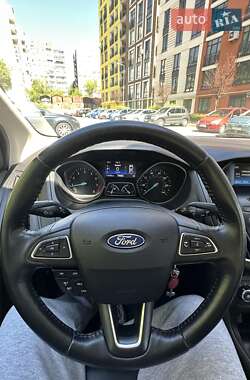 Седан Ford Focus 2015 в 