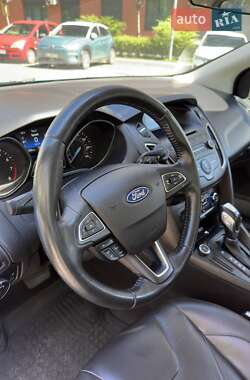 Седан Ford Focus 2015 в 