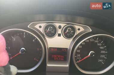 Хэтчбек Ford Focus 2010 в 