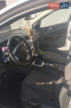 Хэтчбек Ford Focus 2010 в 