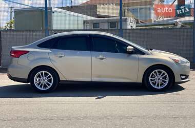Седан Ford Focus 2015 в 