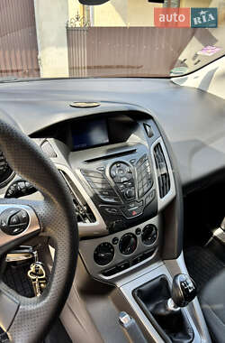 Универсал Ford Focus 2014 в 