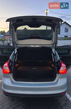Хэтчбек Ford Focus 2013 в 