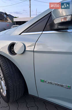 Хэтчбек Ford Focus 2013 в 