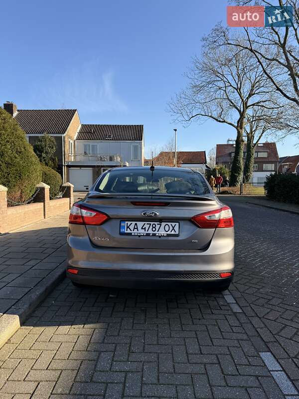 Седан Ford Focus 2011 в Бобровиці