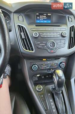 Седан Ford Focus 2015 в 