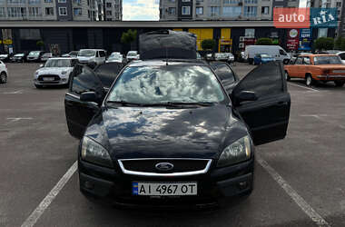 Хэтчбек Ford Focus 2005 в 