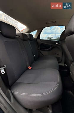 Хэтчбек Ford Focus 2005 в 