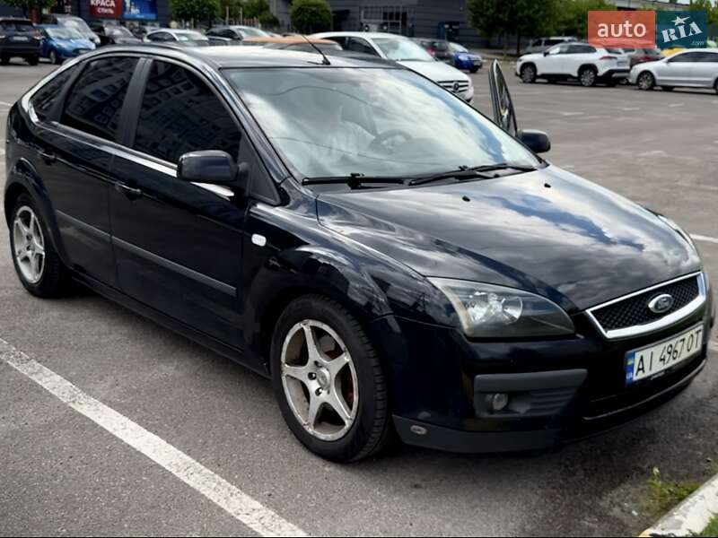 Хэтчбек Ford Focus 2005 в 