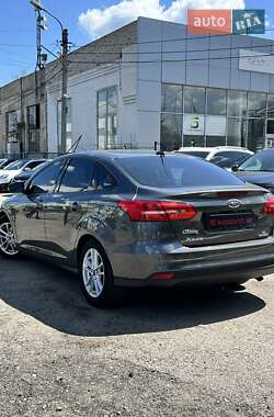 Седан Ford Focus 2015 в 