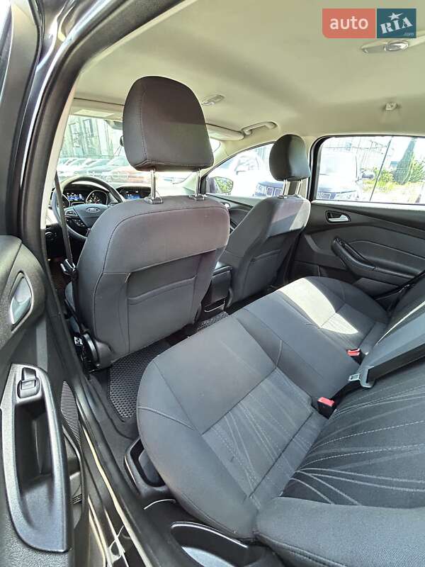 Седан Ford Focus 2015 в Сумах