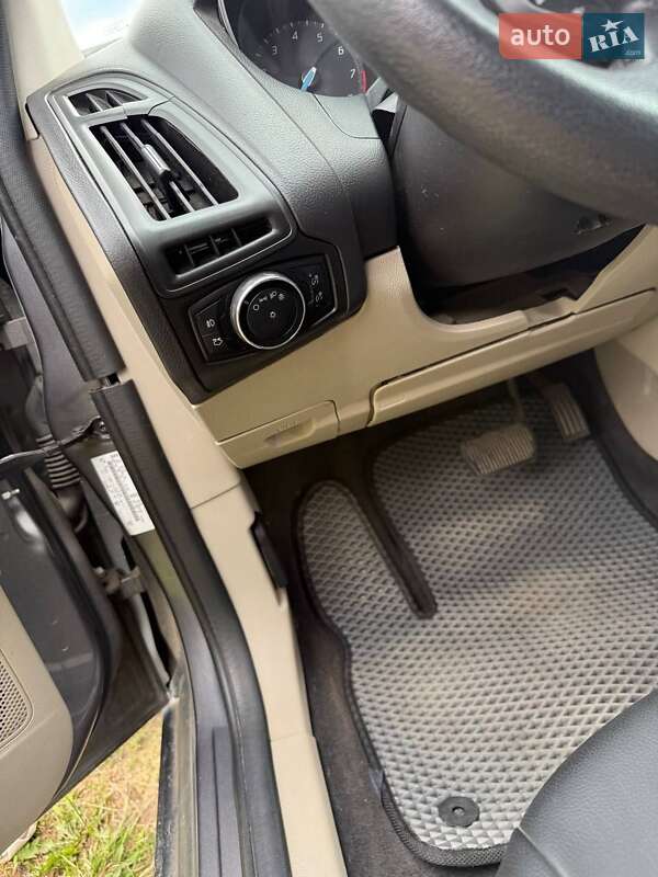 Седан Ford Focus 2013 в Мервичах