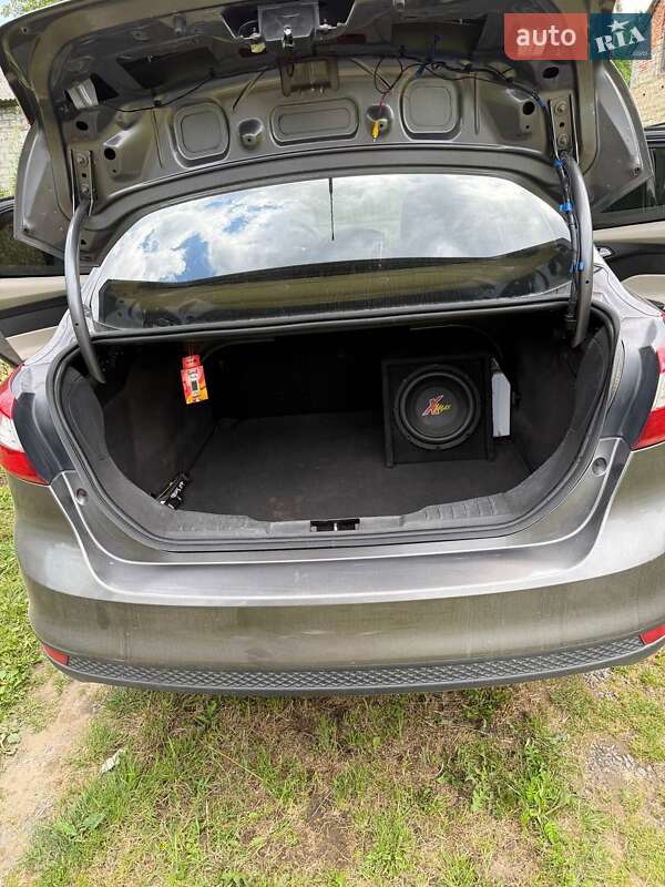 Седан Ford Focus 2013 в Мервичах