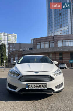 Хэтчбек Ford Focus 2015 в 