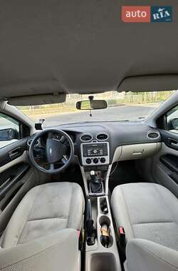 Хэтчбек Ford Focus 2005 в 