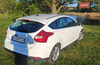 Хэтчбек Ford Focus 2011 в 