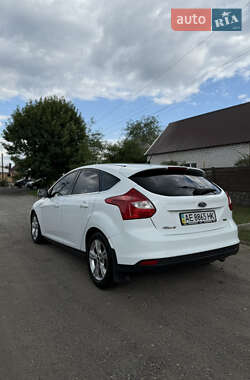 Хэтчбек Ford Focus 2012 в 