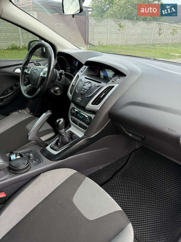 Хетчбек Ford Focus 2012 в Новомосковську