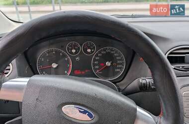 Хэтчбек Ford Focus 2007 в 