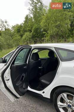 Хэтчбек Ford Focus 2014 в 