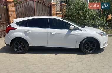 Хэтчбек Ford Focus 2012 в 