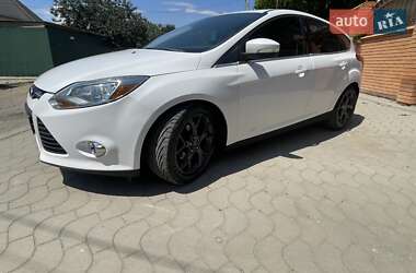 Хэтчбек Ford Focus 2012 в 