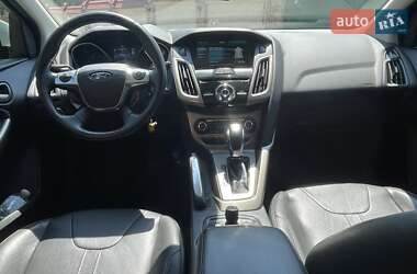 Хэтчбек Ford Focus 2012 в 