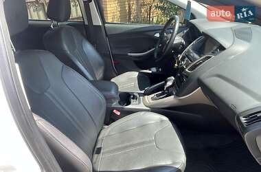 Хэтчбек Ford Focus 2012 в 