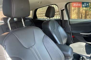 Хэтчбек Ford Focus 2012 в 