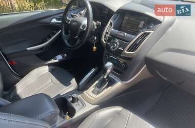 Хэтчбек Ford Focus 2012 в 