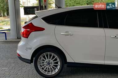 Хэтчбек Ford Focus 2012 в 