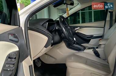 Хэтчбек Ford Focus 2012 в 