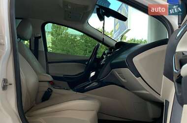 Хэтчбек Ford Focus 2012 в 