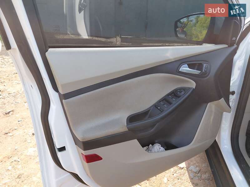 Седан Ford Focus 2015 в П'ятихатках