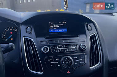 Хэтчбек Ford Focus 2015 в 