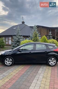 Хэтчбек Ford Focus 2011 в 