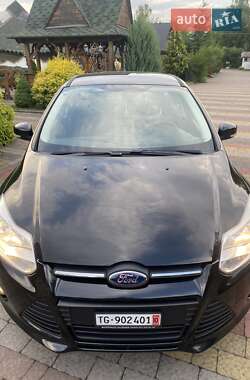 Хэтчбек Ford Focus 2011 в 