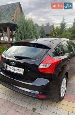 Хэтчбек Ford Focus 2011 в 