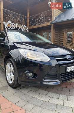 Хэтчбек Ford Focus 2011 в 